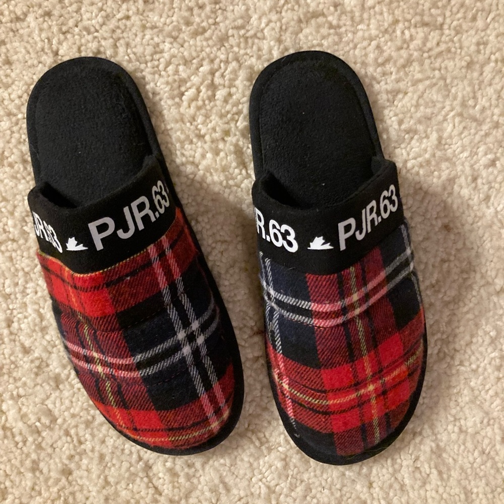 COPY - Pajar plaid slippers size 38/7-7.5